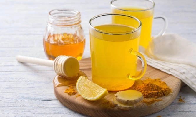 Κουρκούμη και μέλι: Γιατί το λένε «χρυσό μέλι» – Τι προσφέρει, πώς φτιάχνεται (βίντεο)